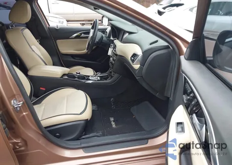 2019 Infiniti Qx30 Luxe z USA, uszkodzony, nr VIN SJKCH5CP4KA008012